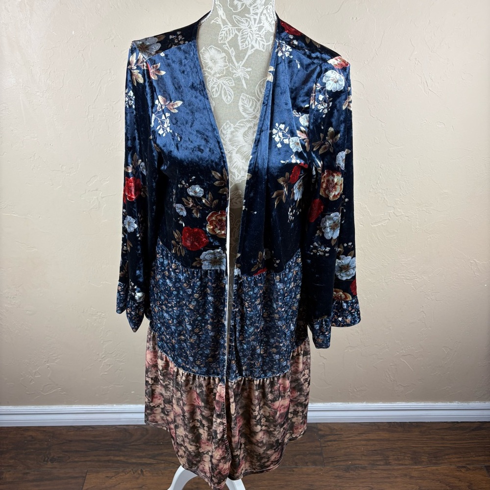 Oddy Dark Moody Floral Velvet Duster Kimono Womens size small medium S/M